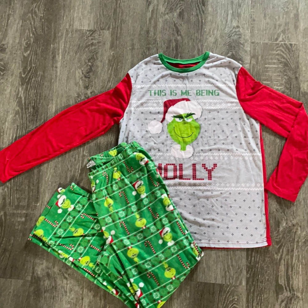 Men’s Grinch Pajamas size Medium